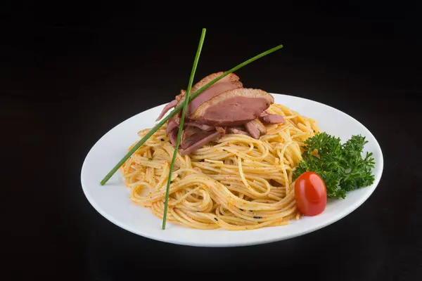 Japanse keuken. spaghetti op de achtergrond — Stockfoto