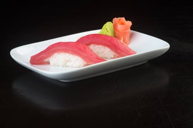 Japon mutfağı. arka planda suşi orkinos