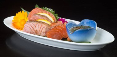 Japon mutfağı. sashimi arka planda