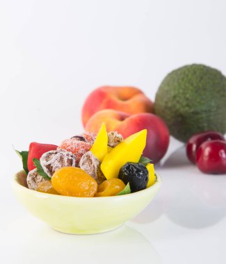 Konserve sebzeleri & kurutulmuş meyve. bir arka plan üzerinde gıda snack