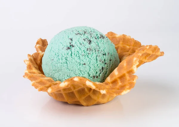 Ice cream. mint chocolate chip ice cream on a background — Stock Photo, Image