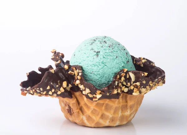 Ice cream. mint chocolate chip ice cream on a background — Stock Photo, Image