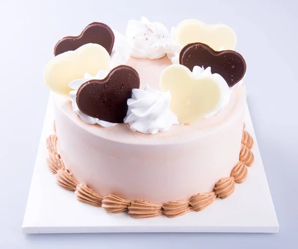 Kek. Çikolatalı dondurma pasta arka plan üzerinde — Stok fotoğraf