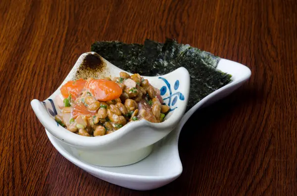 arka planda Japon natto