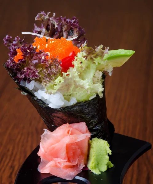 Cocina japonesa. rollo de mano en el fondo — Foto de Stock