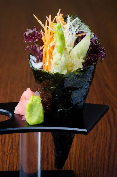 Cocina japonesa. rollo de mano en el fondo — Foto de Stock