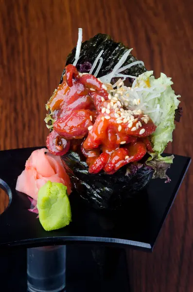 Cocina japonesa. rollo de mano en el fondo — Foto de Stock