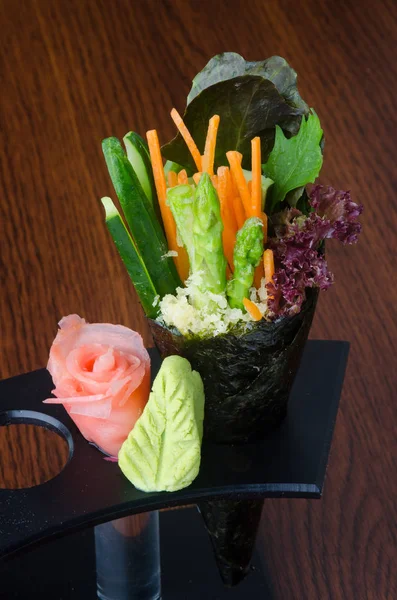 Bucătărie japoneză. rola de mână pe fundal — Fotografie, imagine de stoc