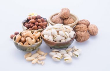 Kafayı yemiş. arka planında karışık Kuruyemiş