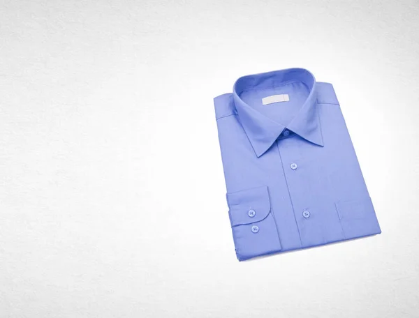 Chemise pour homme pliée sur un fond . — Photo