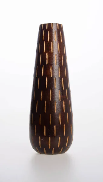 Vase ou vase en bois conçu dans un style moderne bon pour la décoration de la maison — Photo