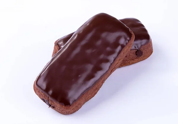 Bolo ou bolo de chocolate em um fundo . — Fotografia de Stock