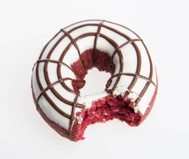 çörek veya çörek ısırık bir arka plan üzerinde eksik.