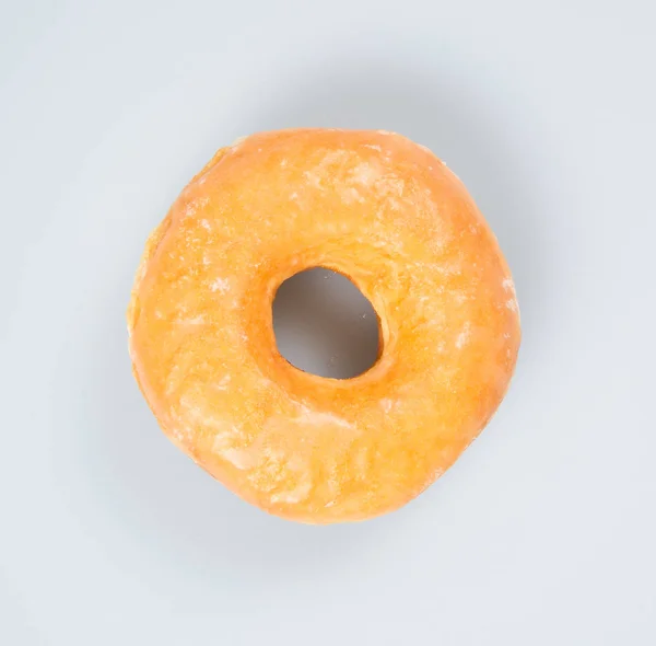 Donut lub klasyczny pączek na tle. — Zdjęcie stockowe