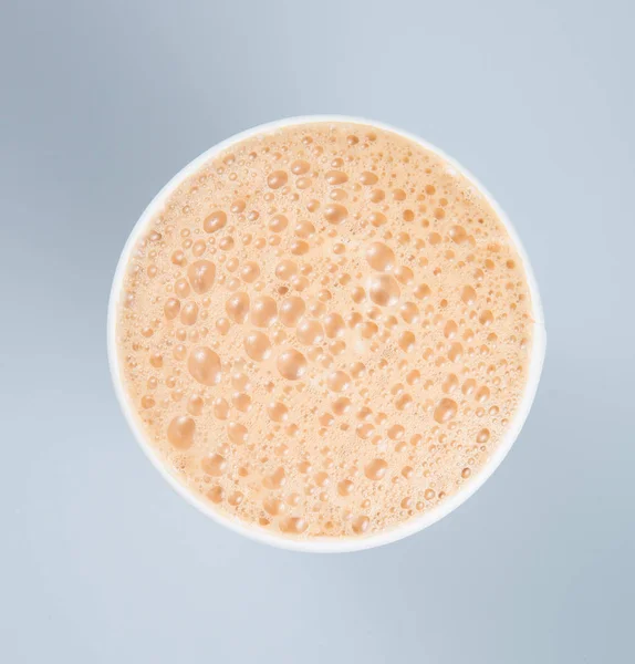 Té o té caliente con leche sobre un fondo . — Foto de Stock