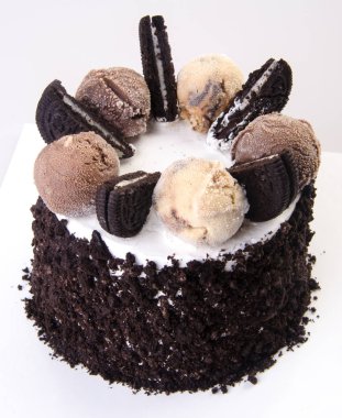 dondurma. Çikolatalı dondurmalı kek