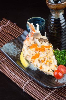 Japon mutfağı. arka planda kabuk balık ızgara