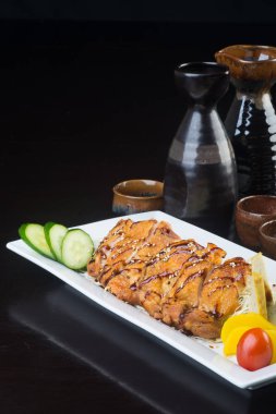 Japon mutfağı. arka planda kızarmış tavuk