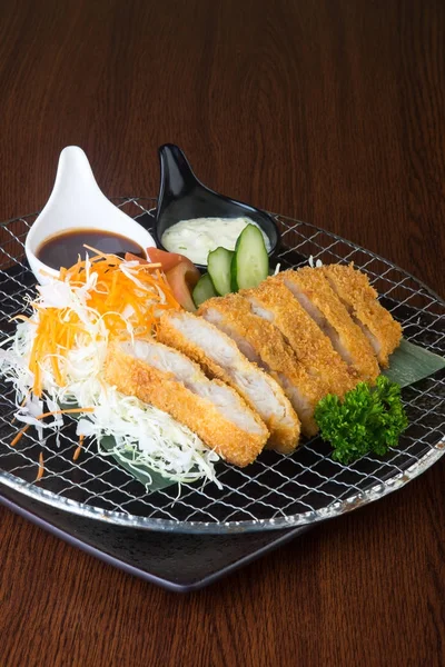 Ιαπωνική κουζίνα. τηγανητά ψάρια στο παρασκήνιο — Φωτογραφία Αρχείου