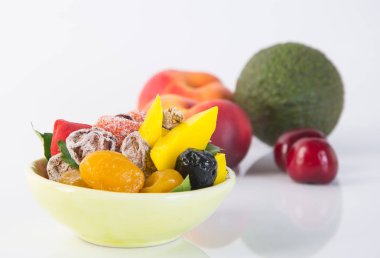Konserve sebzeleri & kurutulmuş meyve. bir arka plan üzerinde gıda snack