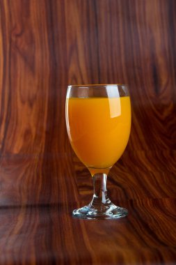 bir arka plan üzerine portakal suyu