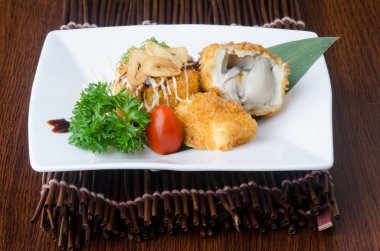 Japon mutfağı. arka planda Kızarmış tofu