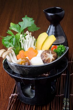 Japon mutfağı. güveç arka planda