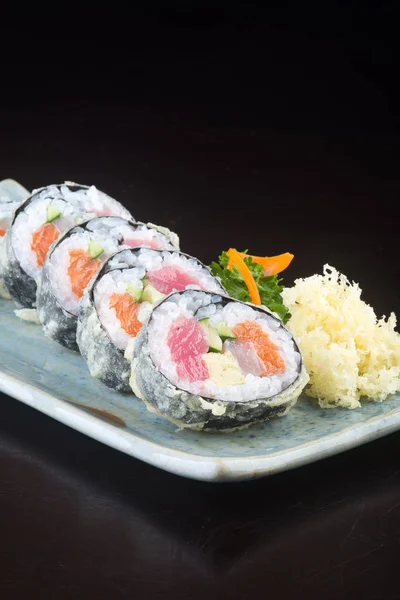 Cocina japonesa. sushi en el fondo —  Fotos de Stock