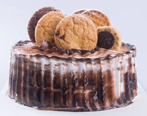 kek. Çikolatalı dondurma pasta arka plan üzerinde