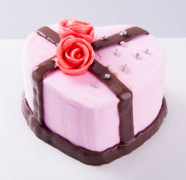 arka planda pastası, çilekli dondurma pasta