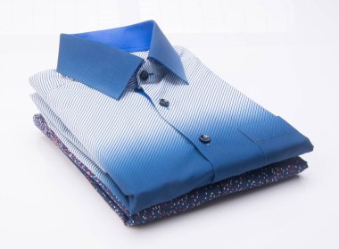 gömlek. bir arka plan üzerinde katlanmış erkek gömlek