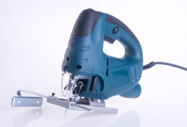 Jigsaw. bir arka plan üzerinde elektrikli testere.