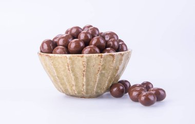 çikolata topları. bir arka plan üzerinde kase çikolata topları