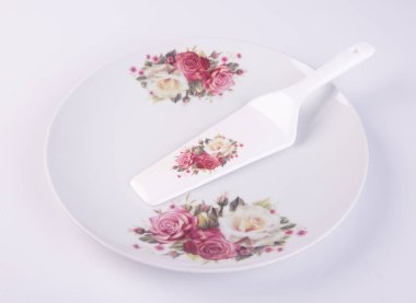 plaka veya bir arka plan üzerinde pasta tabağı.