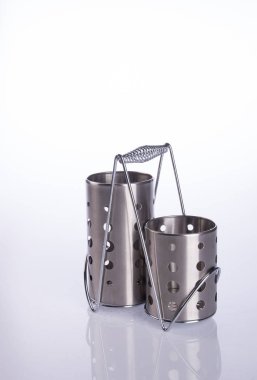 mutfak gereçleri tutucu zemin üzerine.