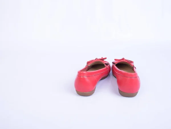 Buty lub buty kobieta kolor czerwony na tle. — Zdjęcie stockowe