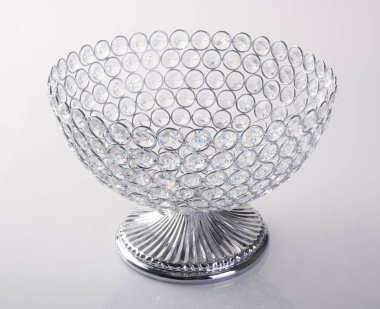 kase veya boş kristal kase arka planda.