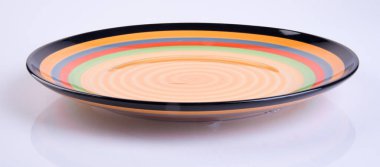 plaka veya arka planda seramik sofra.