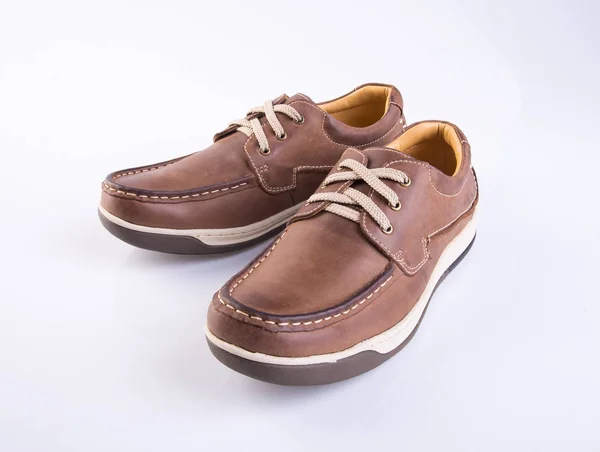 구두 또는 갈색 배경 색상 남자의 신발. — 스톡 사진