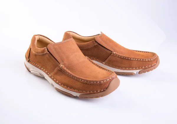 Sapato ou sapatos masculinos de cor marrom em um fundo . — Fotografia de Stock