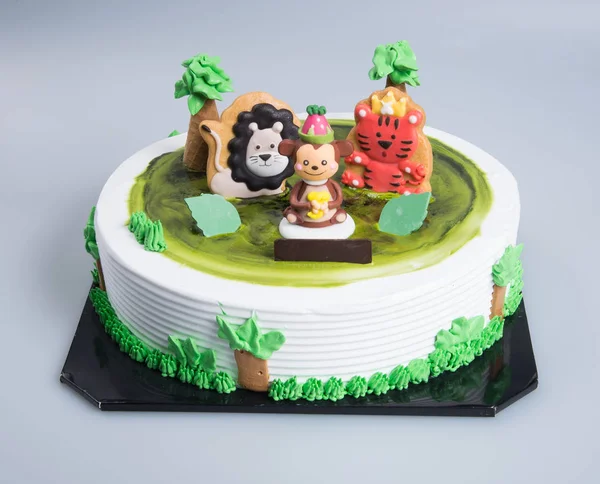 Cake of creatieve dieren thema taart op een achtergrond. — Stockfoto