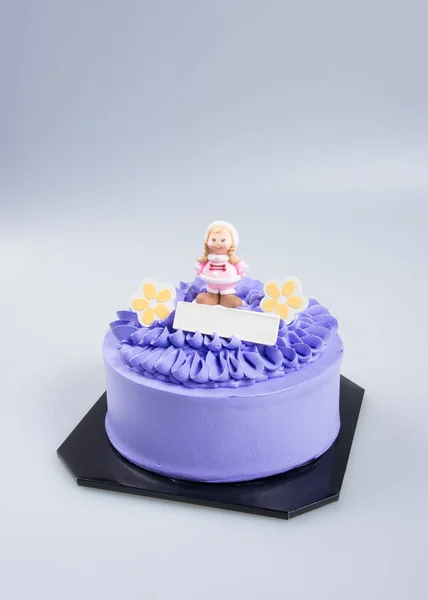 Taart of cake van de kindverjaardag op een achtergrond. — Stockfoto