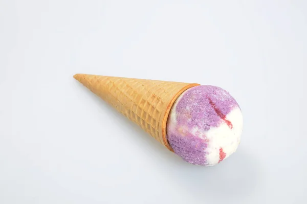 Cone de sorvete ou sorvete no fundo . — Fotografia de Stock