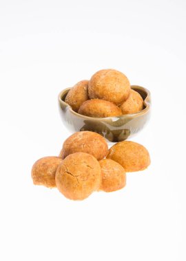 Fıstık kurabiye ya da yuvarlak fıstık çerezleri bir arka plan üzerinde