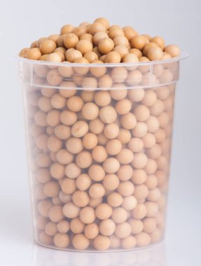 Soya fasulyesi beyaz arkaplanda izole