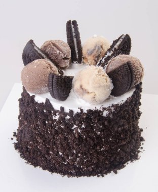 dondurma. Çikolatalı dondurmalı kek