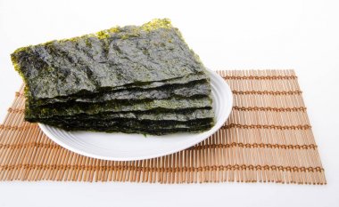 Deniz yosunu. arka plan üzerinde kuru deniz yosunu