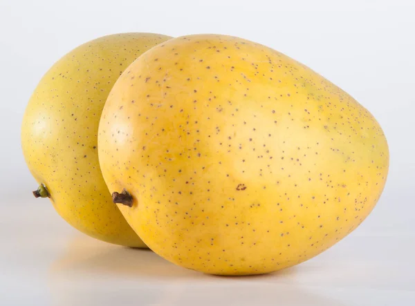Mango. słodkie mango na tle. — Zdjęcie stockowe