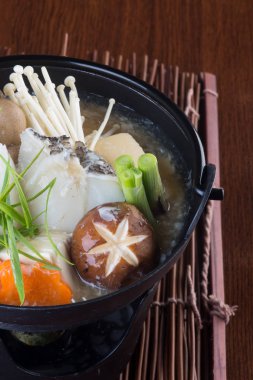 Japon mutfağı. güveç arka planda