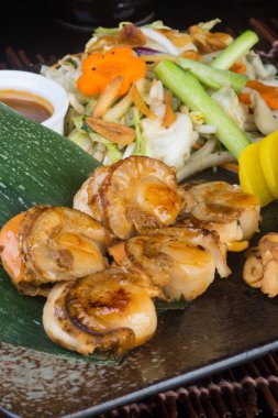 Japon mutfağı. arka planda kabuk balık ızgara